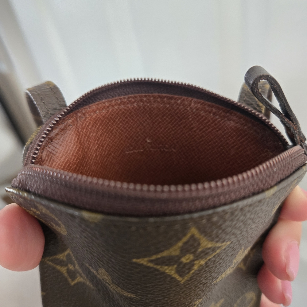 Elegant Monogram Crossbody Wallet - Picture 3 of 6